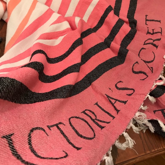 Victoria's Secret Accessories - NWOT VS THROW BLANKET